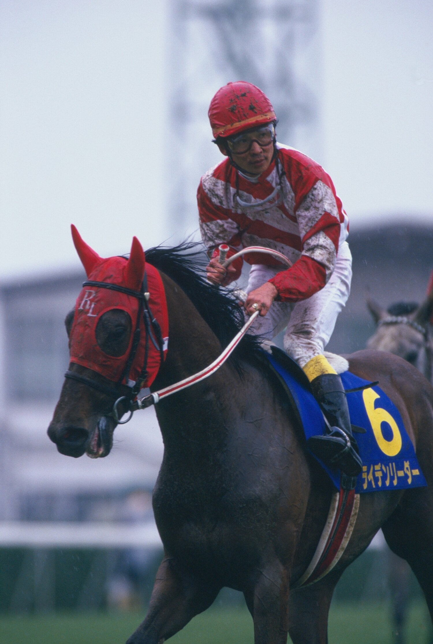 1995年、笠松時代の安藤勝己はライデンリーダーと共に中央に挑戦。報知杯4歳牝馬特別（現フィリーズレビュー）に勝利し、桜花賞でも1番人気に支持された（結果は4着）　©Tomohiko Hayashi