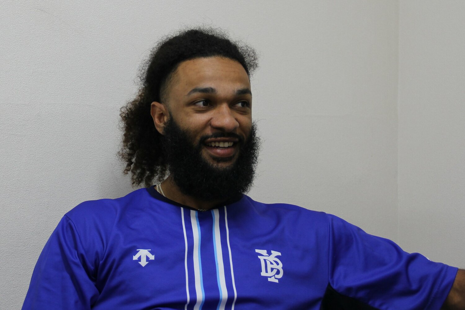 穏やかかつ真摯な語り口がインテリジェンスを感じさせるジャクソン　©NumberWeb