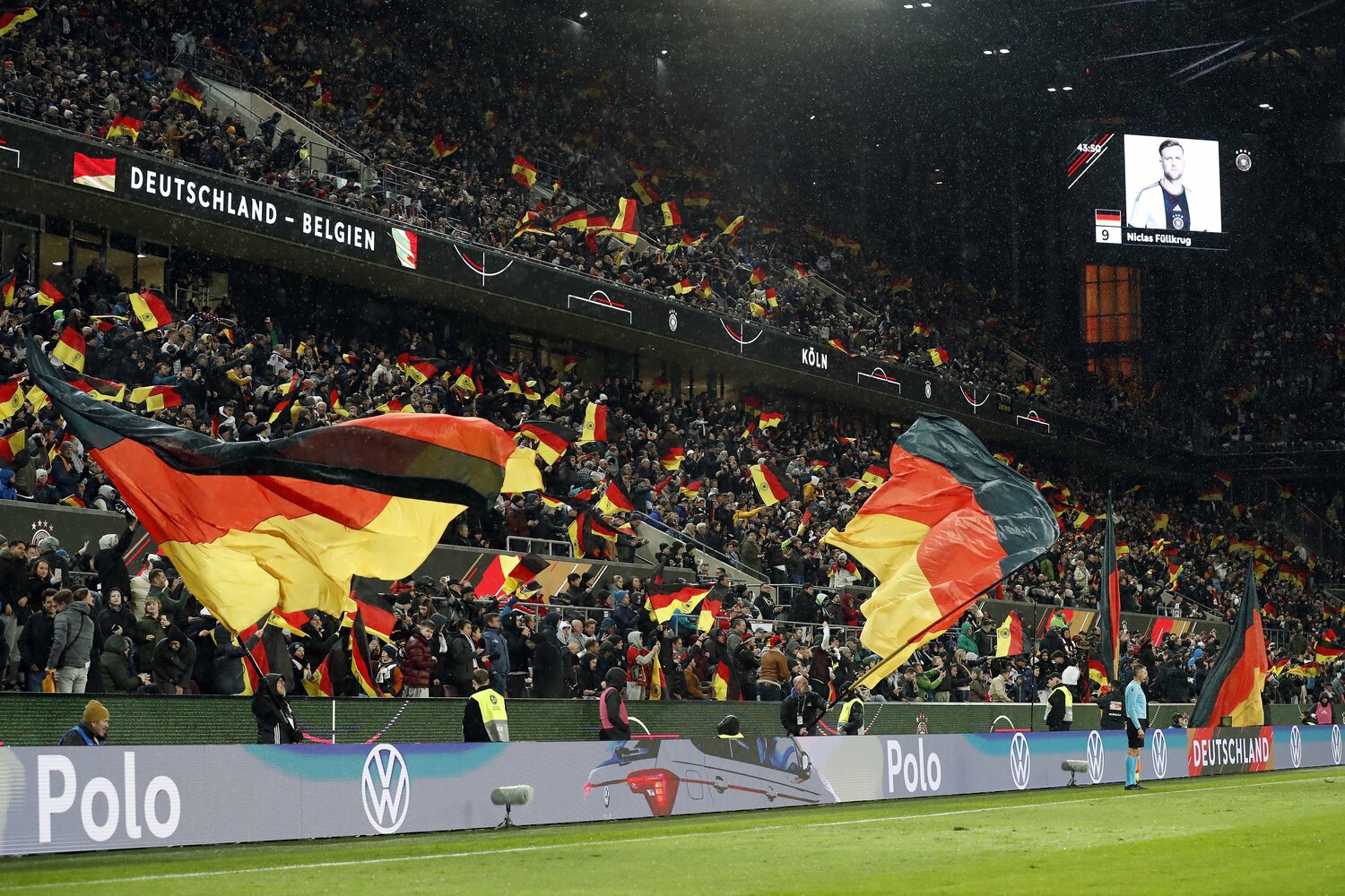 ベルギーからも近いケルンで行われた親善試合。サポーターは劣勢でも声を張り続けた　©Getty Images