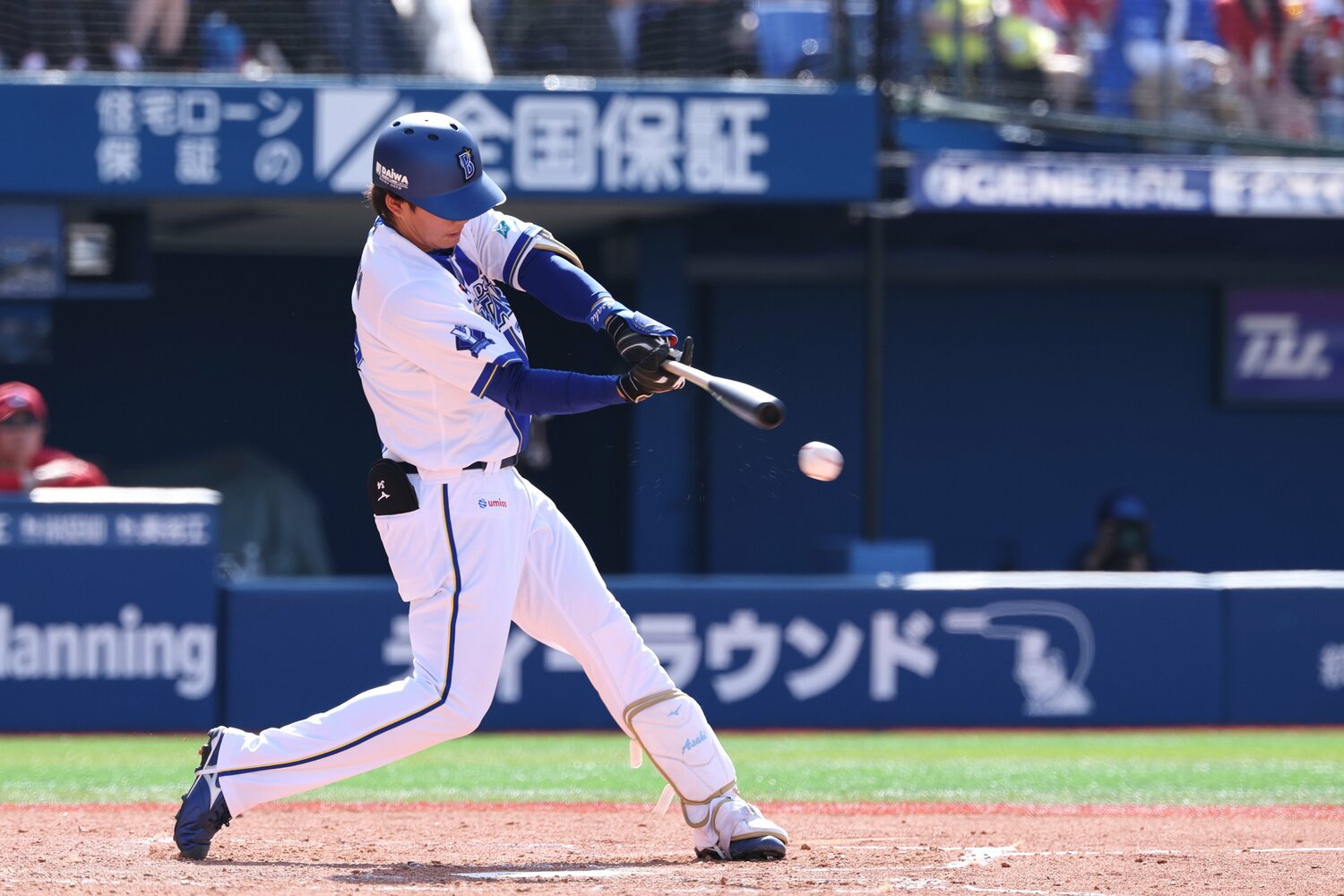 プロ初安打を放つ宮下 ©JIJI PRESS