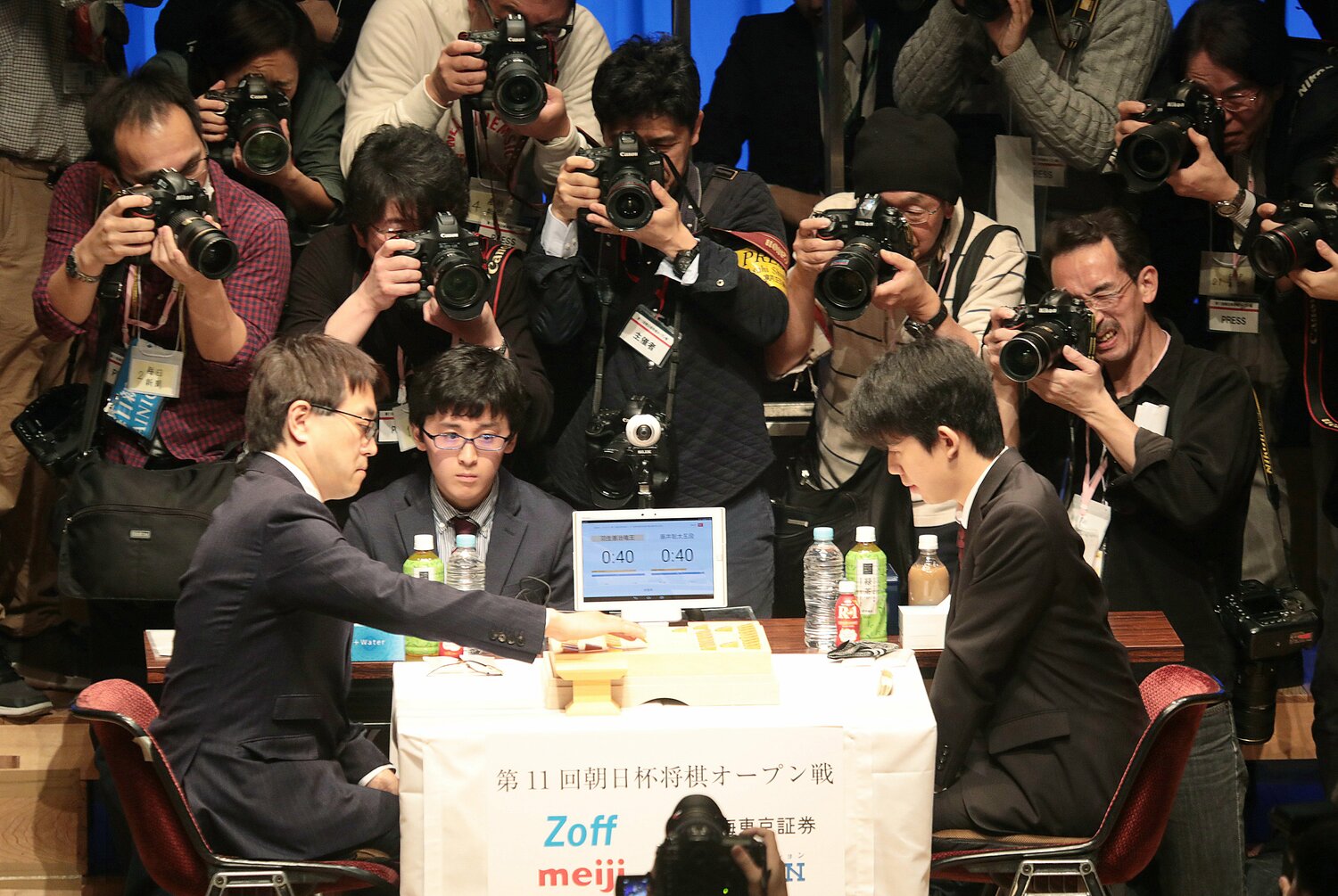 2018年朝日杯オープンでの公式戦初対局　©JIJI PRESS