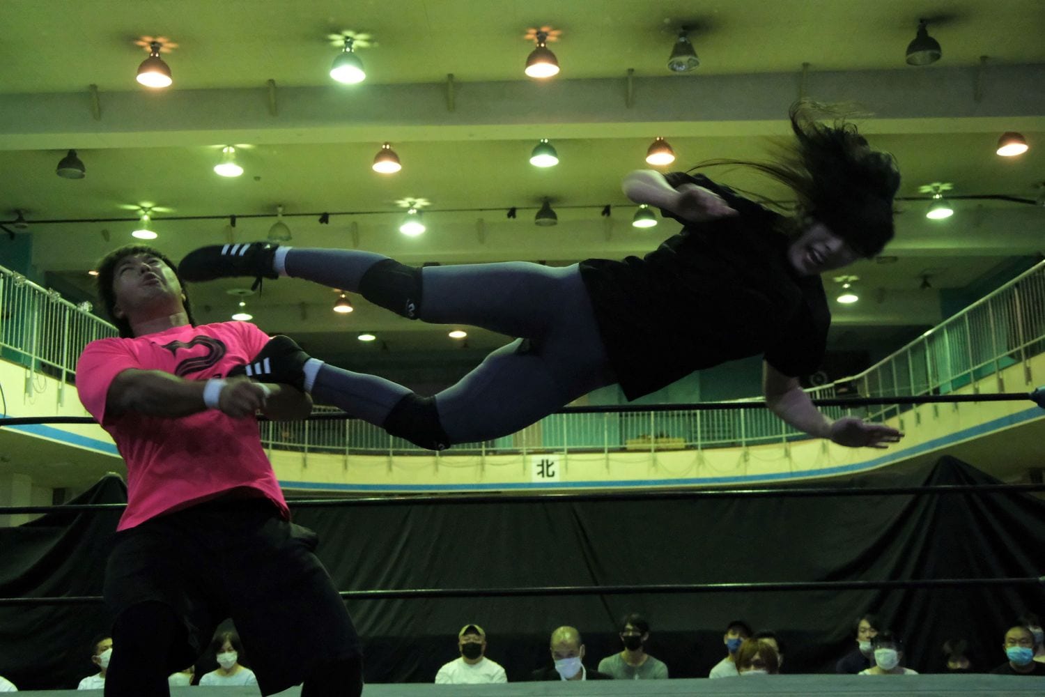 8月27日の公開スパーリングではドロップキックも披露