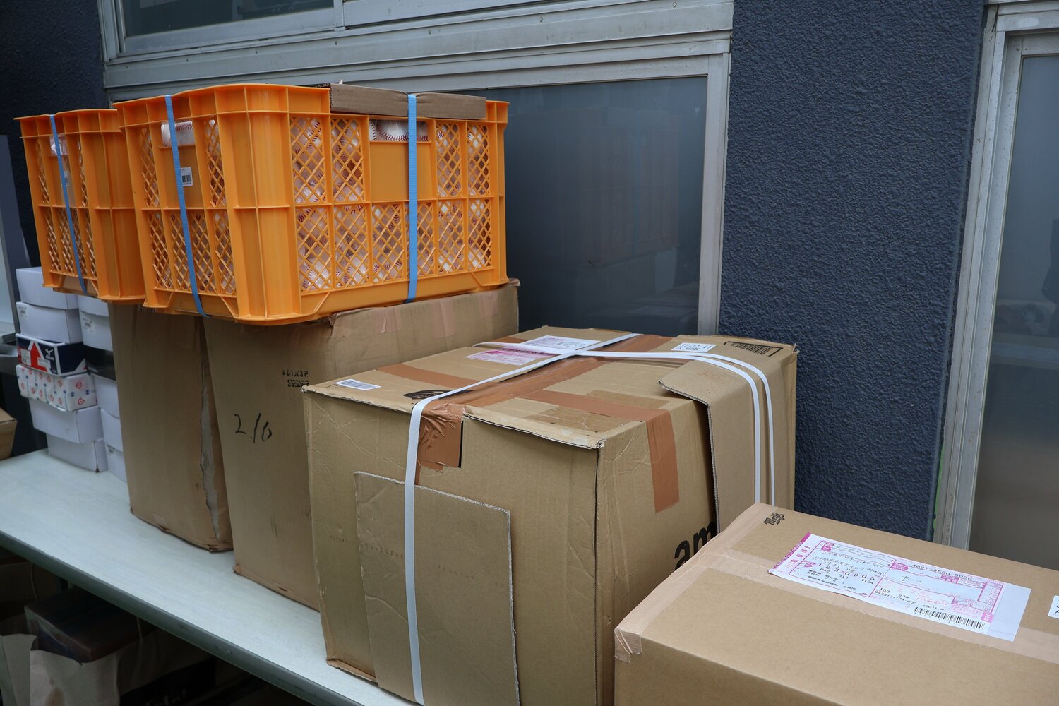 ライバル校から送られた支援物資の数々 ©Fumi Sawai