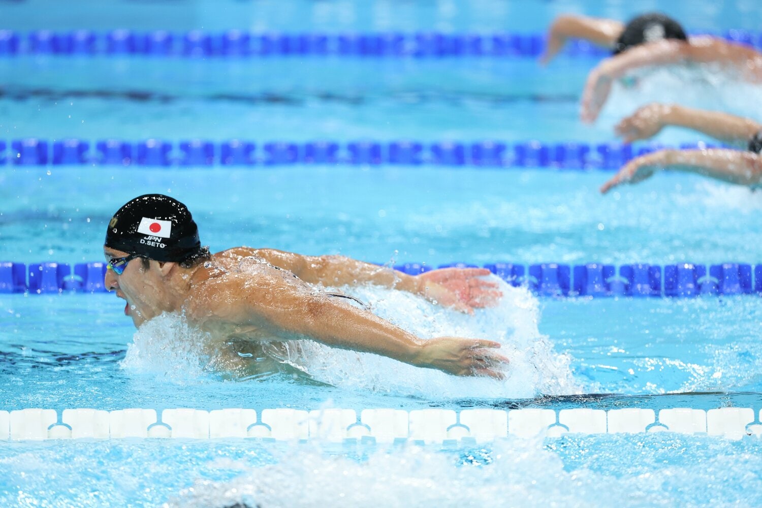瀬戸は得意のバタフライでは絶対王者のマルシャンに並びかけるシーンも　©Ryosuke Menju/JMPA