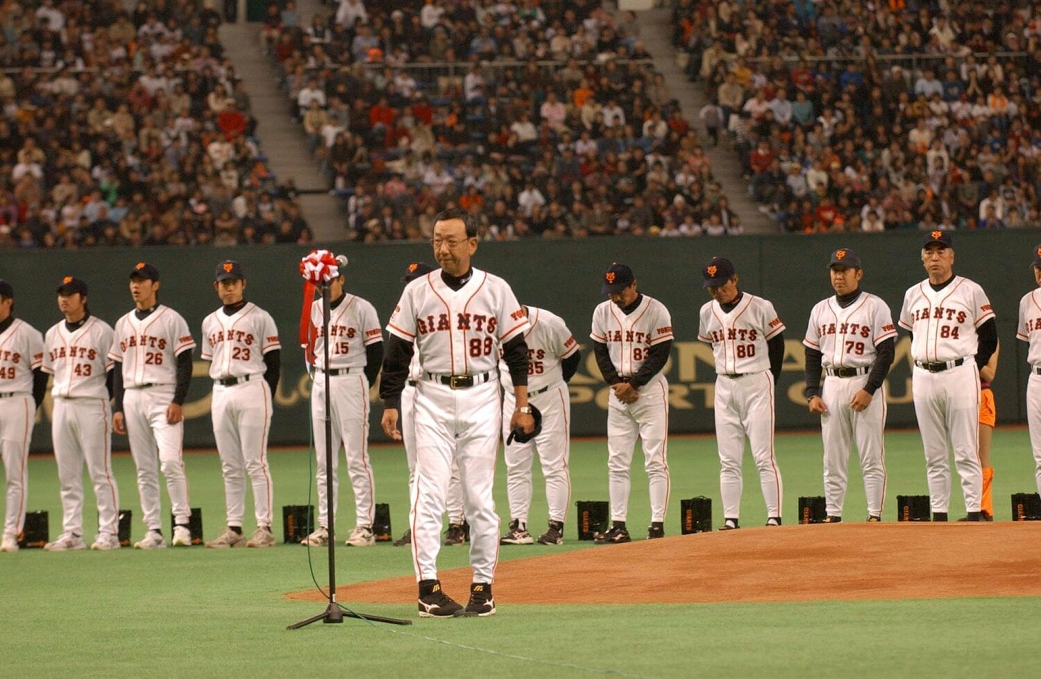2004年11月23日、巨人ファン感謝デー。堀内恒夫監督のあいさつの最中に「キヨハラ」コールが鳴り響いた ©Sankei Shimbun