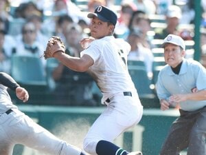 プロ野球レジェンドも思わず「プロでもあんな守備は見たことがない」…甲子園で好守連発 末吉良丞でも新垣有絃でもない沖縄尚学“職人”の正体とは?