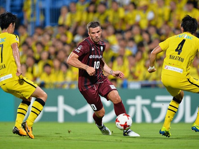 ポドルスキ、ドゥンガ、エムボマ……。福西崇史が語る大物外国人の活用法。＜Number Web＞ photograph by J.LEAGUE PHOTOS