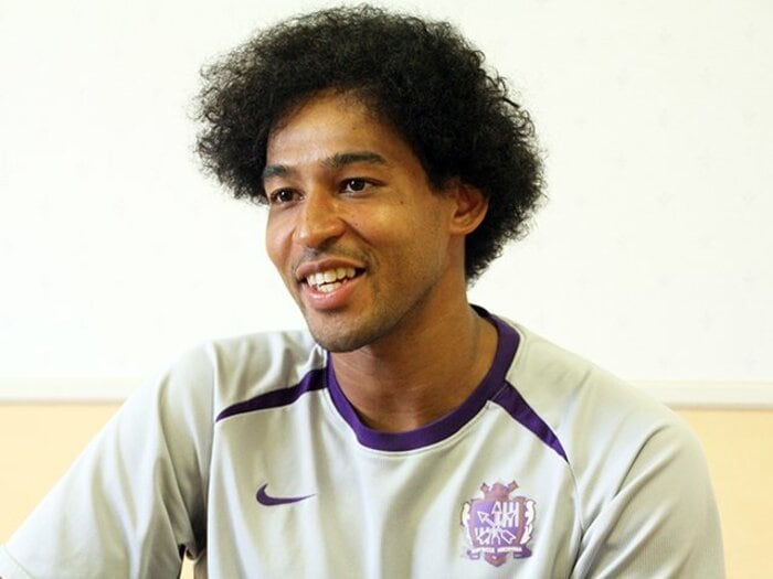 「眼球に骨が…もう少しで失明ですよ」“日本代表デビュー即5ゴール”30歳FWがホンネ激白「W杯はまだ全然」ジャーメイン良、覚醒の背景に家族愛＜Number Web＞ photograph by NumberWeb