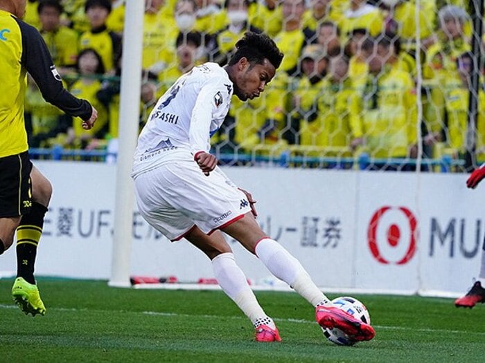 鈴木武蔵が“実質”3試合連続ゴール。高木琢也＆ミシャと、一歩目の質。＜Number Web＞ photograph by J.LEAGUE