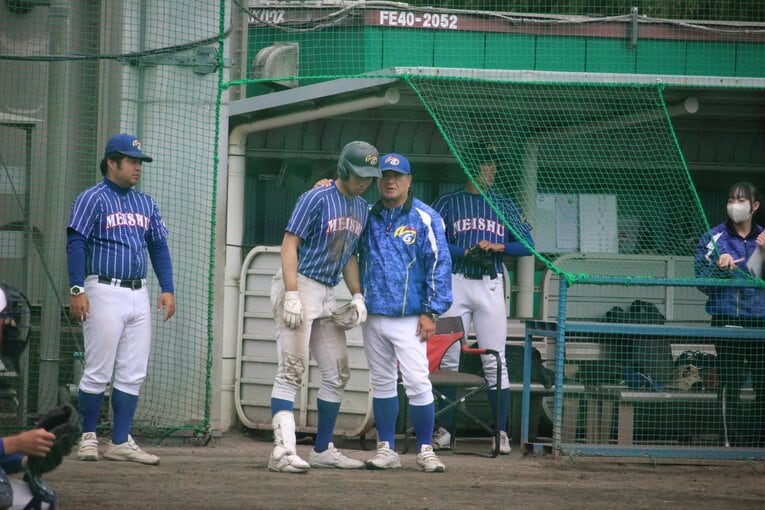 李と坂本勇人らを育てた名伯楽でもある明秀日立の金澤成奉監督　©Yu Takagi