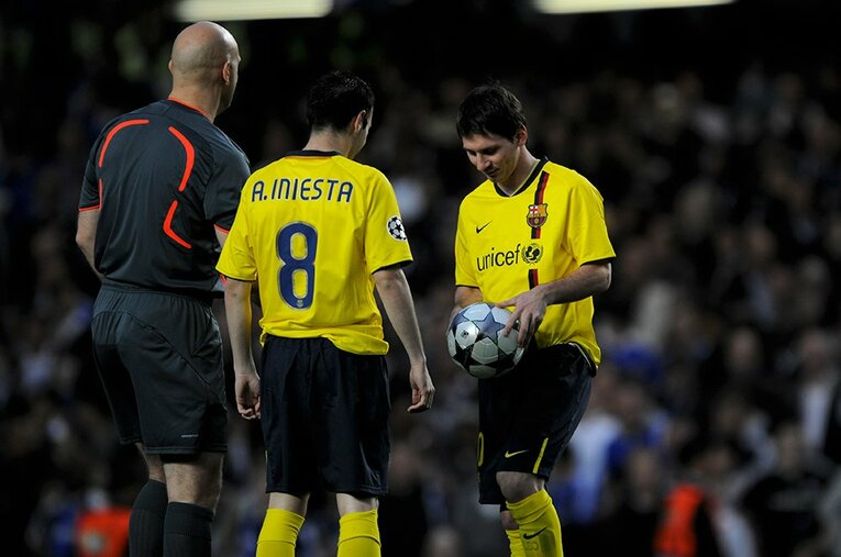 08-09シーズンのイニエスタとメッシ　©Takuya Sugiyama