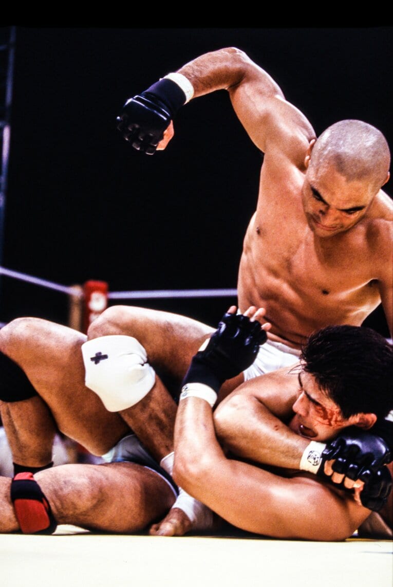 寝技で船木誠勝を仕留めたヒクソン。これが現役最後のMMAマッチとなった　©Susumu Nagao