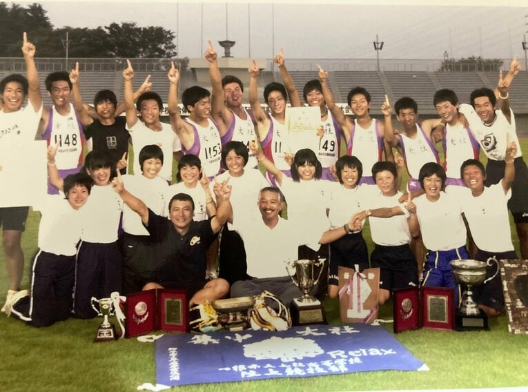 2002年のインターハイで総合優勝を果たした大社高校陸上部／取材対象者提供