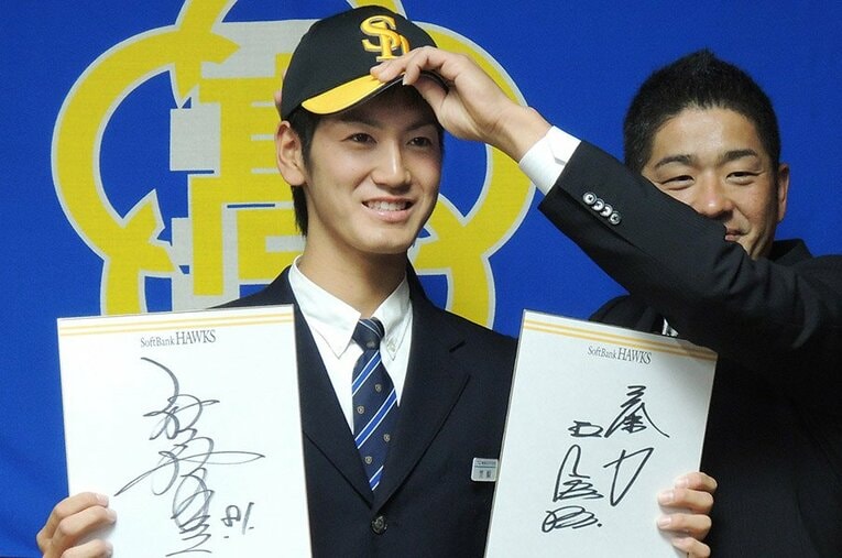 2012年12月、ソフトバンクからドラフト指名を受けた笠原大芽（福岡工大城東高） ／ photograph by JIJI PRESS