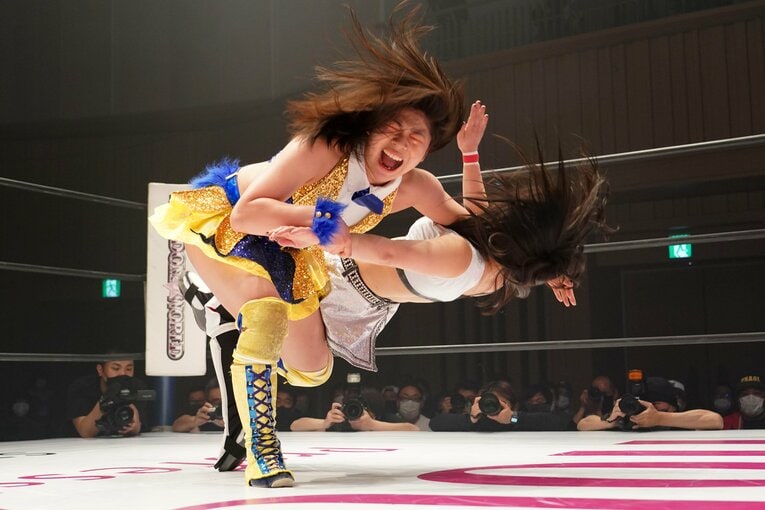 「私、学校では暗いんで…」妹思いの“現役女子高生ファイター”羽南が明かす「進路がプロレスラーになった日」《特別グラビア》(35)