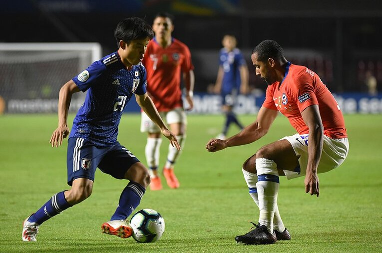 コパ・アメリカに参戦中の久保建英（右）。その注目度はスペインでも日ごとに増すばかりだ。 ／ photograph by Getty Images