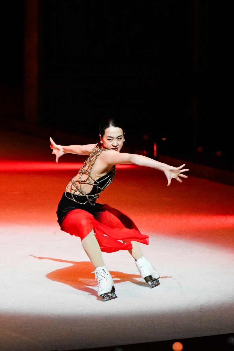 「母への永遠の愛を滑りたいな」浅田真央が明かすアイスショー『Everlasting33』に込めた“愛”「誰も見たことのない景色を届けたい」(78)