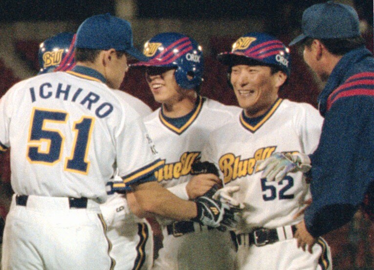 1996年、オリックス時代の大島公一とイチロー ©Kyodo News