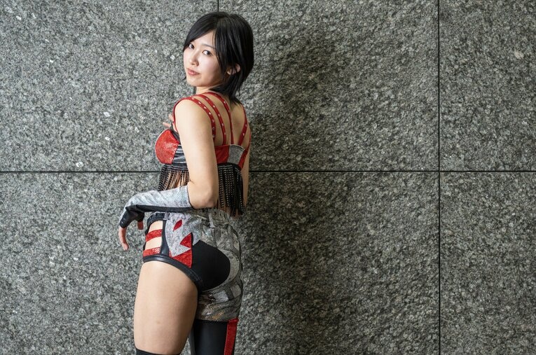 マリーゴールドの新人プロレスラー・咲村良子の特撮インタビュー ／ photograph by Shiro Miyake