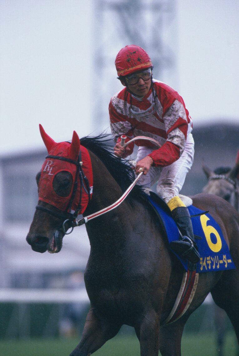 1995年、笠松時代の安藤勝己はライデンリーダーと共に中央に挑戦。報知杯4歳牝馬特別（現フィリーズレビュー）に勝利し、桜花賞でも1番人気に支持された（結果は4着）　©Tomohiko Hayashi