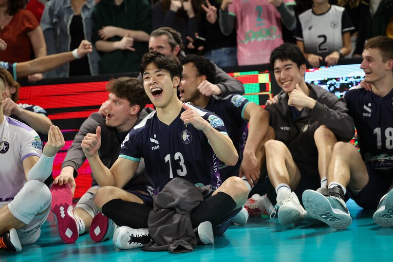 パリ・バレーでは中心選手として活躍した宮浦。来季からは古巣ジェイテクトSTINGS愛知に復帰し、新たに発足するSVリーグを盛り上げる　©︎Takahisa Hirano