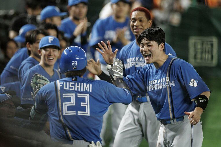 若い選手たちの明るさと団結力は球界イチだ　©Kiichi Matsumoto