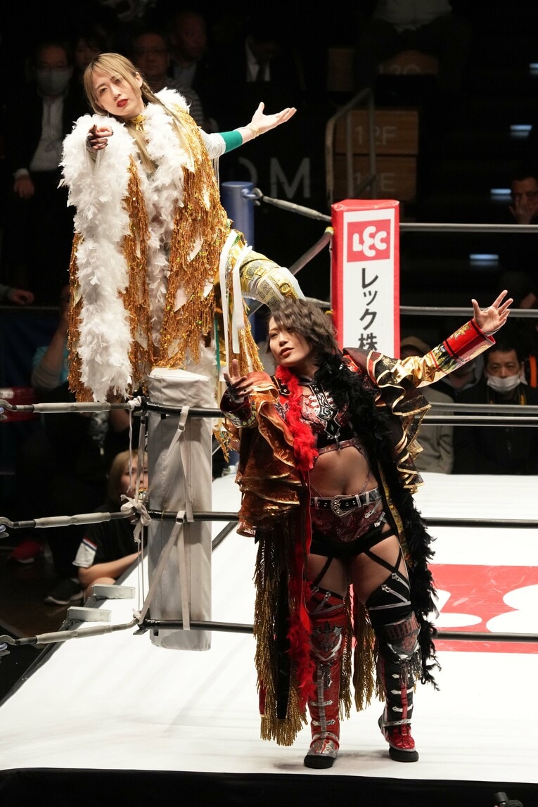 スターダムでの最後の試合になった林下詩美は上谷沙弥とタッグを組んだ。2024年4月12日、後楽園ホール　©Essei Hara