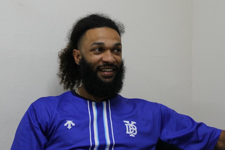 穏やかかつ真摯な語り口がインテリジェンスを感じさせるジャクソン　©NumberWeb