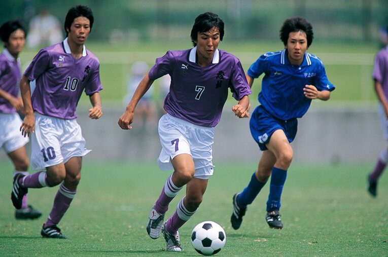 藤枝東時代の長谷部誠。ちなみに10番を背負ったのは成岡翔という豪華な陣容だった。 ／ photograph by AFLO