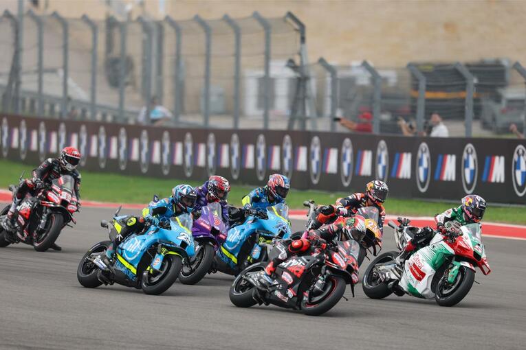 赤旗中断で混乱のなか再スタートとなったアメリカズGP　©Satoshi Endo