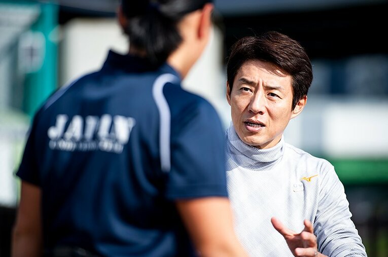 インタビューする側もされる側も、とにかく明るく元気な取材となった今回。パラリンピックの素晴らしさとカヌーの面白さは松岡に伝わったか？ ／ photograph by Yuki Suenaga