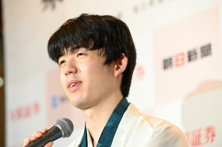 藤井聡太の師匠・杉本昌隆は弟子の集中力をどう見ているのか。八冠は「衰えた」と冗談を口にすることもあったという ／ photograph by Keiji Ishikawa