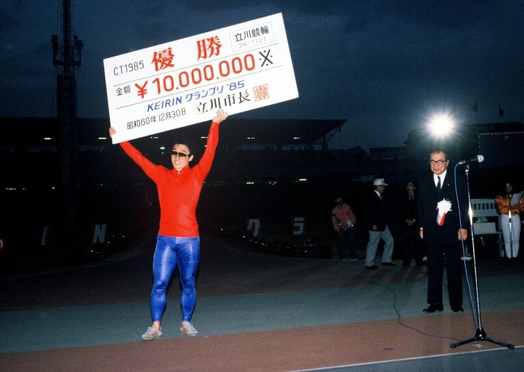 1985年、第1回KEIRINグランプリを制した中野浩一　©︎BUNGEI SHUNJU
