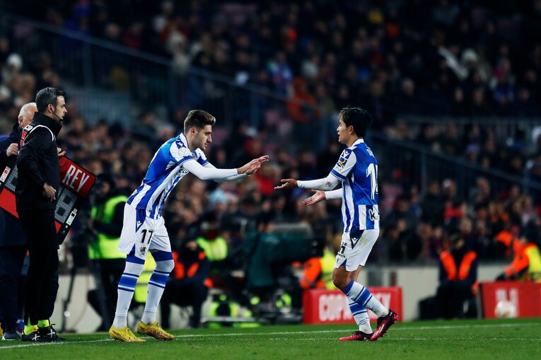 「クボのことは知ってるよ」バルササポに久保建英が笑顔で… 放送なしが惜しい「名手ブスケッツが声を荒げた」鮮烈プレー〈現地撮影〉(52)