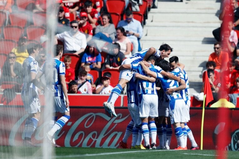 「クボは好きだよ。いつか…」古巣少年ファンが愛する久保建英21歳「マジョルカ帰還で大拍手→元戦友とハグ」を撮って感じたこと(13)