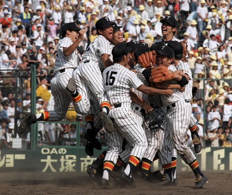 1995年夏の甲子園では優勝を果たした帝京ナイン。いまとは雰囲気がだいぶ違う…？　©JIJI PRESS