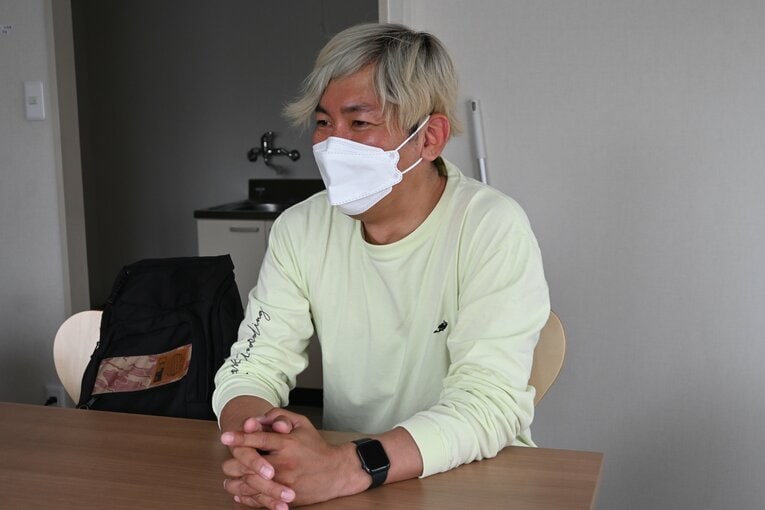 取材に応える橋本涼氏