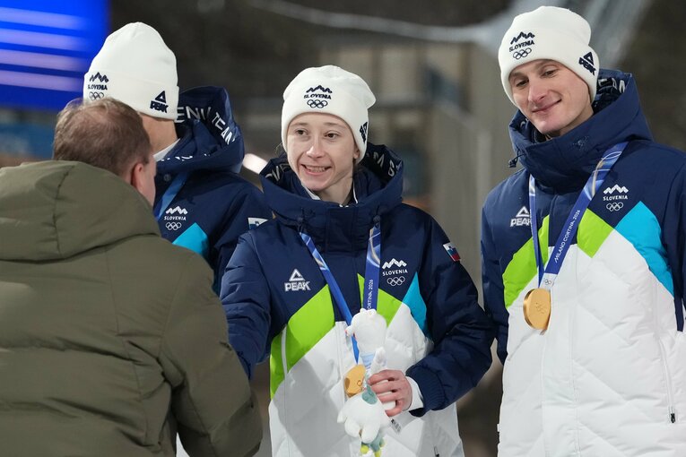 混合団体で金メダルを獲得し、喜ぶプレブツ兄妹　©Tsutomu Kishimoto / JMPA