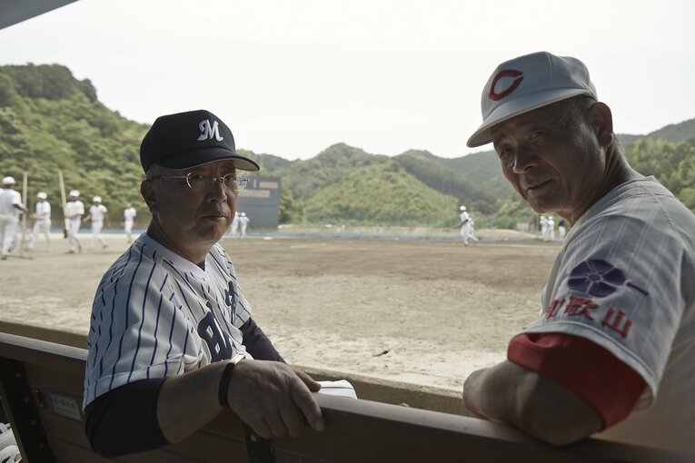 馬淵監督と智弁和歌山・高嶋仁前監督　©BUNGEISHUNJU