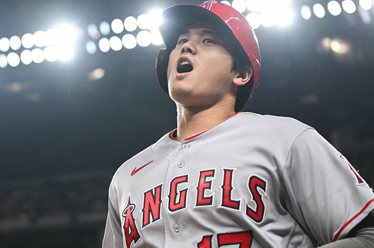 6月12日のレンジャーズ戦でのホームラン後の大谷翔平。その打棒はますます凄みを増している　©Nanae Suzuki