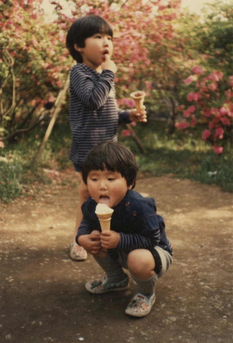 幼少期の大嶋兄弟（本人提供）