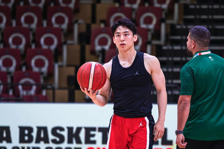 二の腕がムッキムキな河村　©FIBA