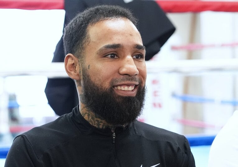 4月23日、公開練習前の簡易会見で笑顔を浮かべるネリ　©Naoki Fukuda