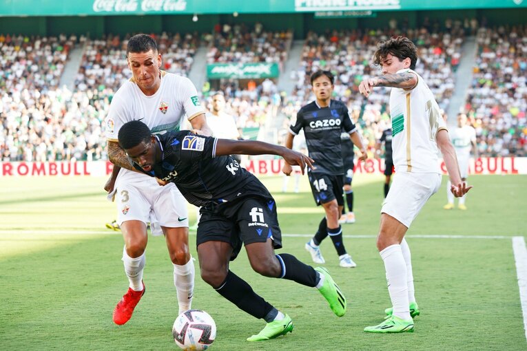 「久保建英が信頼され始めた」証拠かも…ソシエダサポの「Take,Take」に日本人カメラマンが感じた“海外組あるある”とは(16)