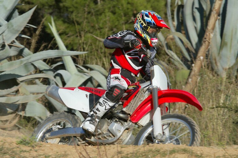 ロードではあれだけ早かったのに、モトクロスでは見た目にもギクシャクしていた加藤大治郎　©Satoshi Endo