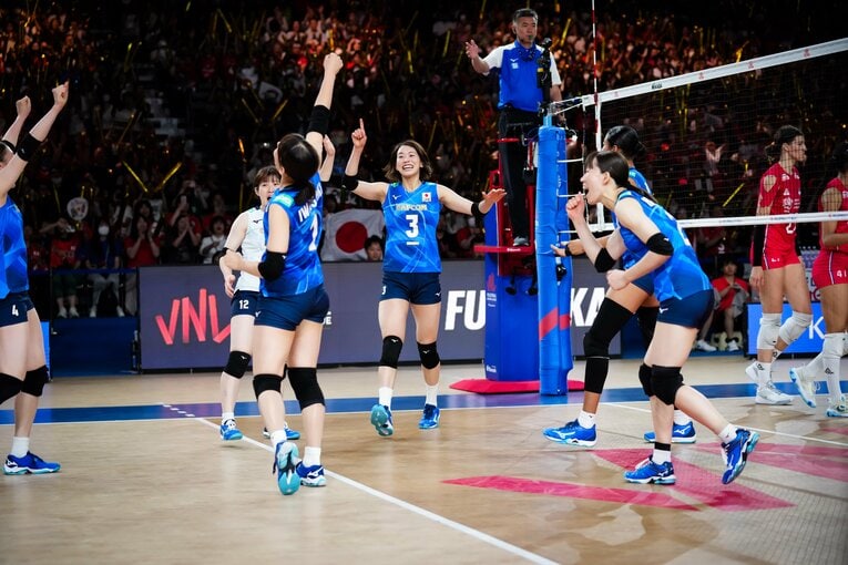 セルビア戦勝利に沸く会場　©︎Volleyball World