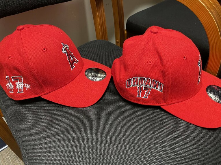 大谷翔平と漢字で書かれた帽子　©Angels Baseball