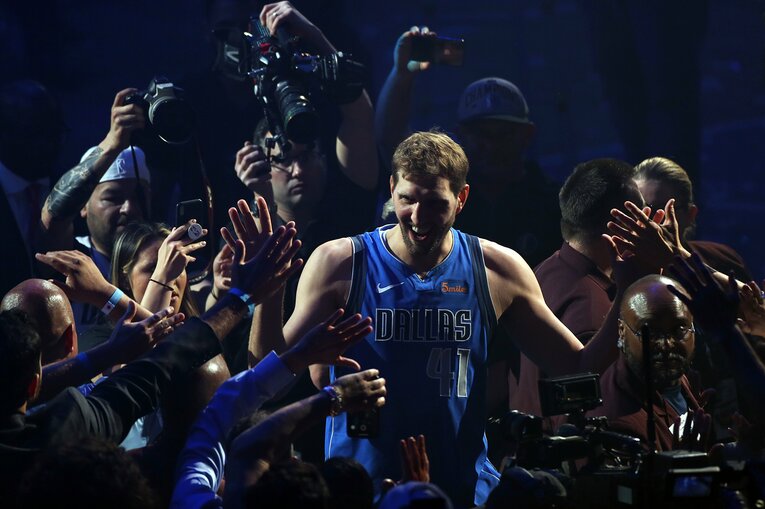 20歳で母国ドイツからNBA挑戦…ダーク・ノビツキーが過ごした最高の21年間、今もダラスの街で愛される「41」(6)