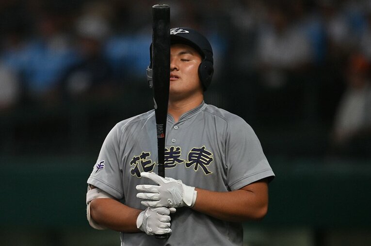 9回裏、打席が再び回ってきた際の佐々木麟太郎。花巻東から羽ばたき、今後どんな打者となるか ／ photograph by Hideki Sugiyama