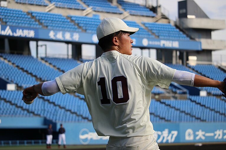 競合必至とみられている早稲田大・早川隆久を始め、今年は何人の大学生がプロへ進むか ／ photograph by Yu Takagi